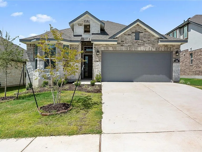 216 Upland Dr — Photo 2