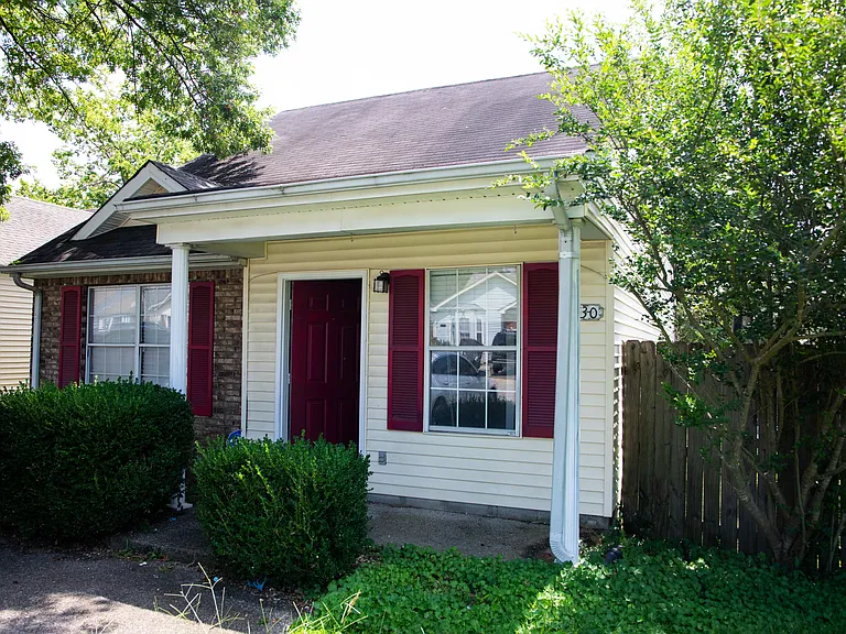 730 Willow Trace Dr — Photo 2