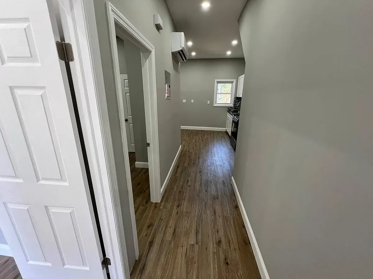Building Photo - 2221 Belmont Ave #1