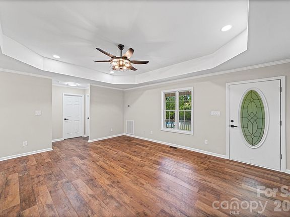 2nd image of 2327 Sunset Dr