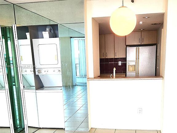 5th image of 555 NE 15th St APT 23J