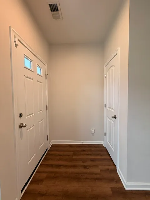 4 bed, 2.5 bath, 2641 sqft, $2,500 — Photo 2