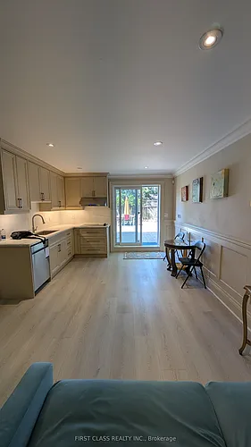 424 Roehampton Ave #MAIN Photo 1