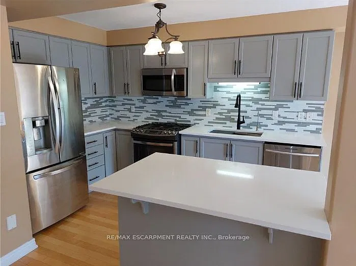 3 bed, $2,800 — Photo 2
