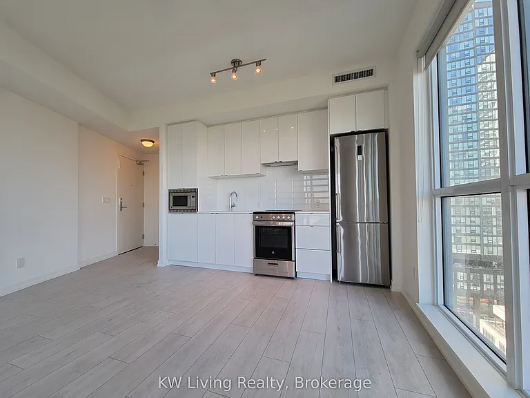 49 E Liberty St #1002 — Photo 3
