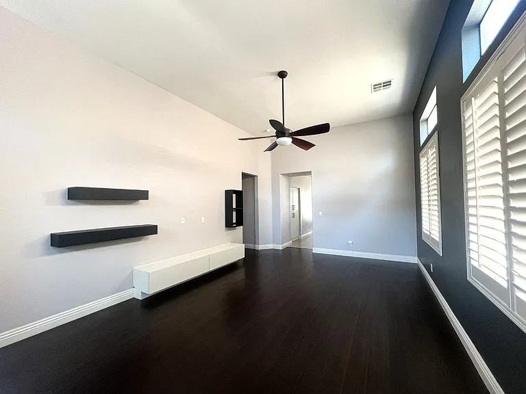 5923 Poplar Tree St — Photo 2