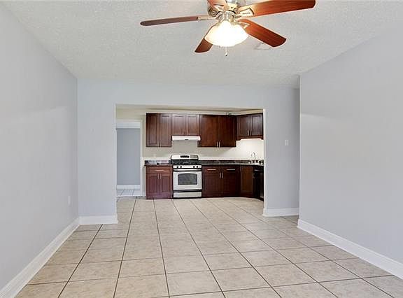 3rd image of 533 Gardenia St