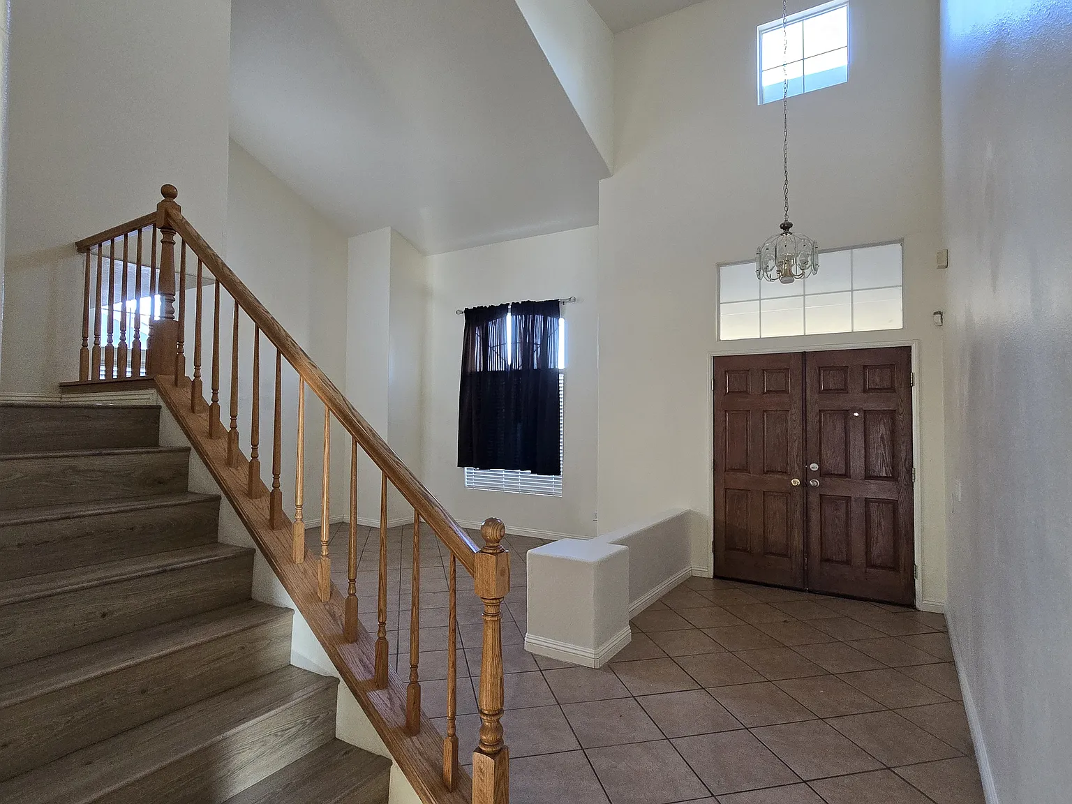 4 bed, 2.5 bath, 2261 sqft, $2,650 — Photo 2