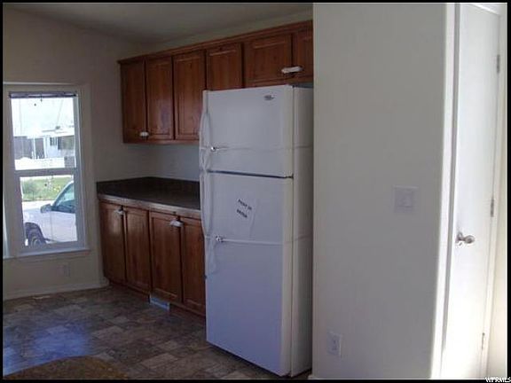 4th image of 212 E Park Hill Way