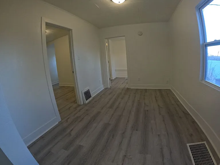 2223 Douglas St — Photo 12