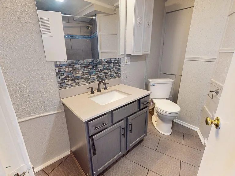 2550 Elyria Ave — Photo 9