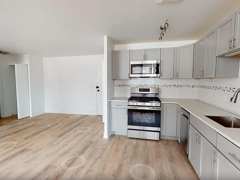 2424 N.Clark — Photo 28