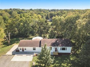 8701 NW Crest Dr, Parkville, MO 64152