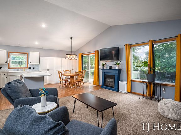 5th image of 2338 Cornelia Ct NW