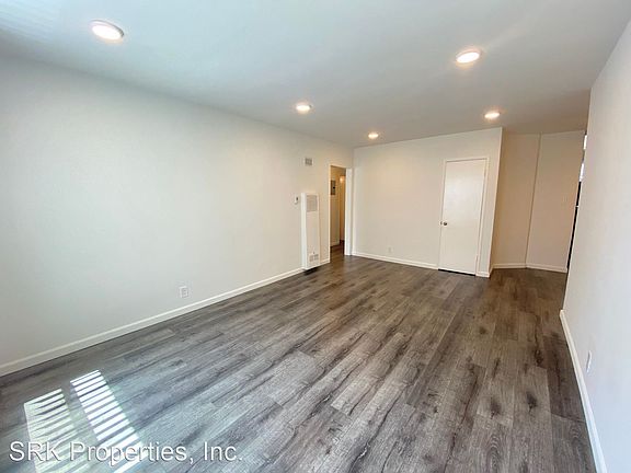 3rd image of 3367 Overland Ave Unit 4
