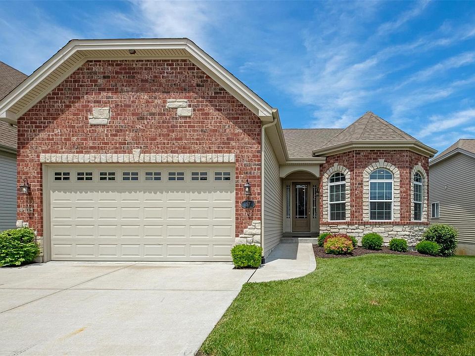 Welcome Home to this luxurious detached Villa in Barathaven with Turret Bay and Oversized + Tandem Garage