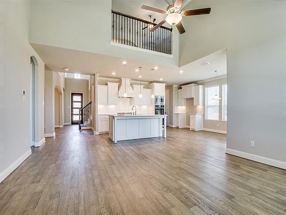 3rd image of 222 Pinyon Ln