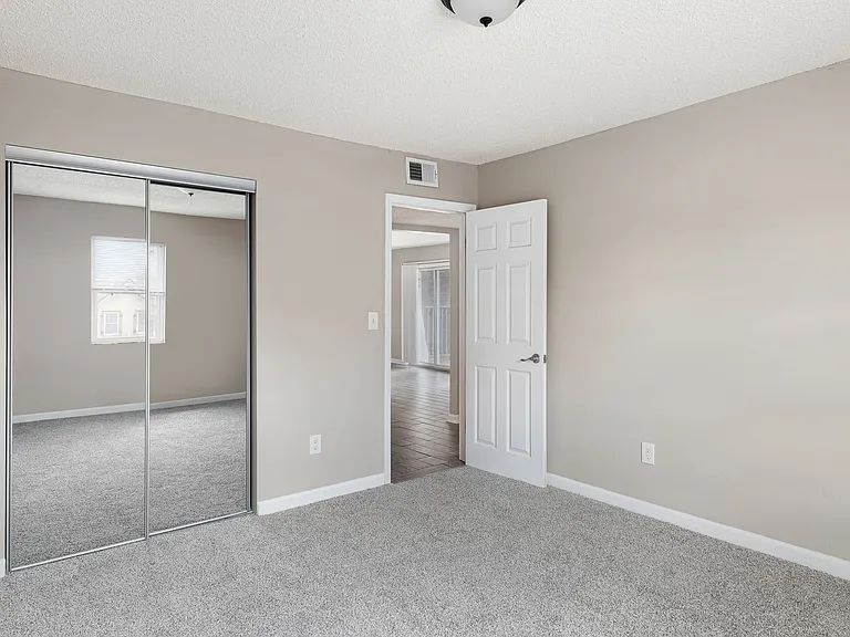 959 W 42nd Street — Photo 5