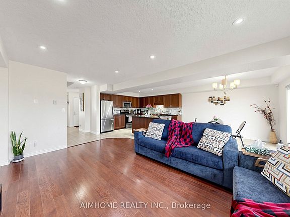 5th image of 205 Huck Cres