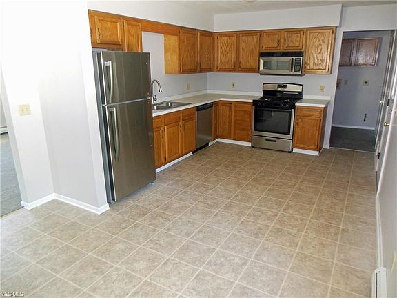 4th image of 1256 Oxford Dr