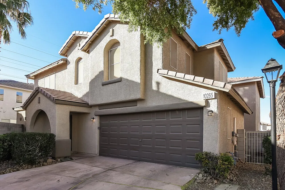 3 bed, 2.5 bath, 1351 sqft, $1,990 — Photo 1