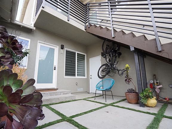 3rd image of 4957 S Centinela Ave #B