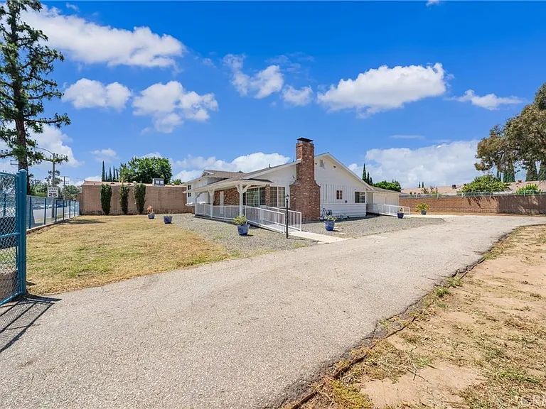 1345 S Jellick Ave — Photo 41