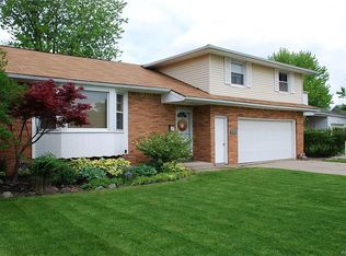 54 Lynn Lea St, Williamsville, NY 14221