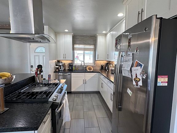 5th image of 3445 Marvin St #1