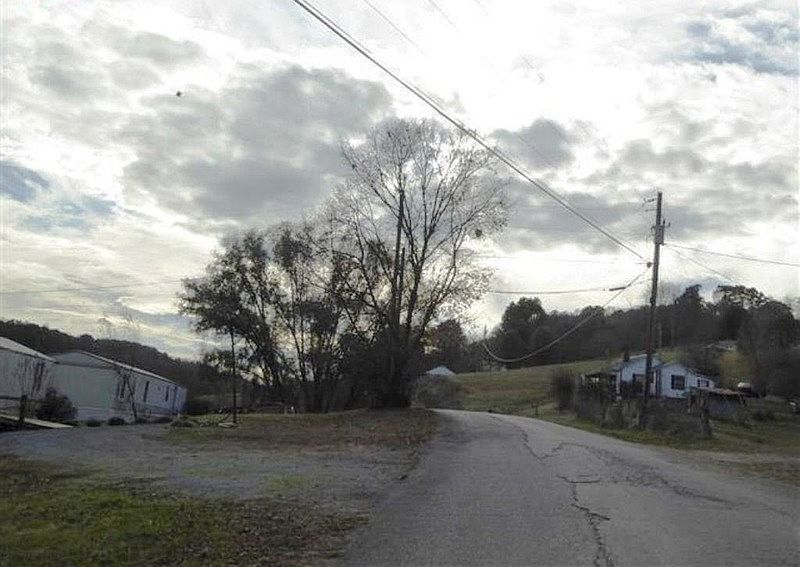 2nd image of 400 Pinhook Rd