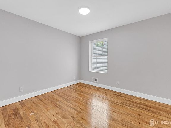 5th image of 138 Milford Ave #1