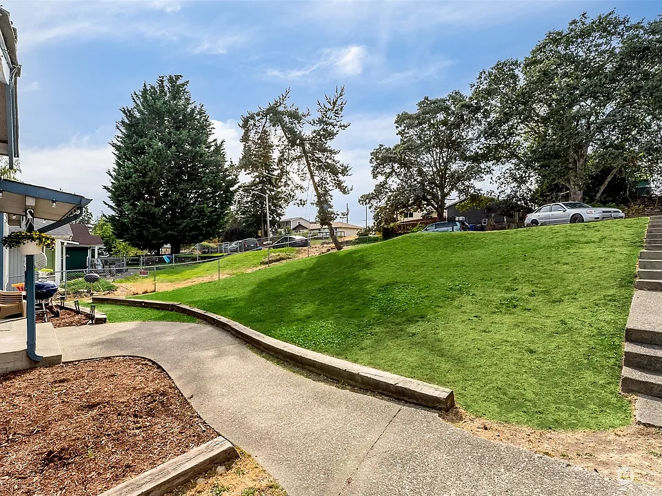 Meandering Walkway to Entry>
