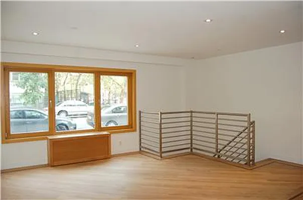 Sold by Dwelling Group R.E | media 16