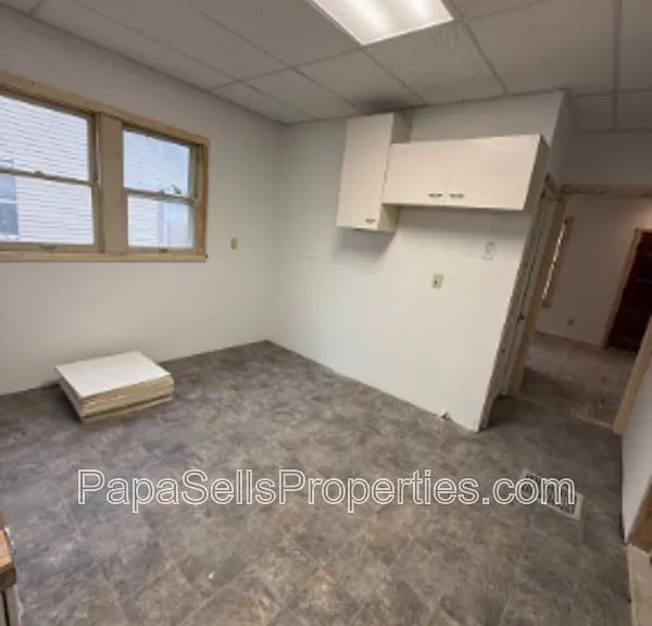 327 E Stuart Ave — Photo 6
