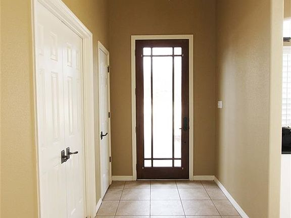 3rd image of 2203 Fox Glen Ln