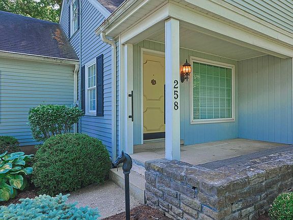 3rd image of 258 Hilltop Ln