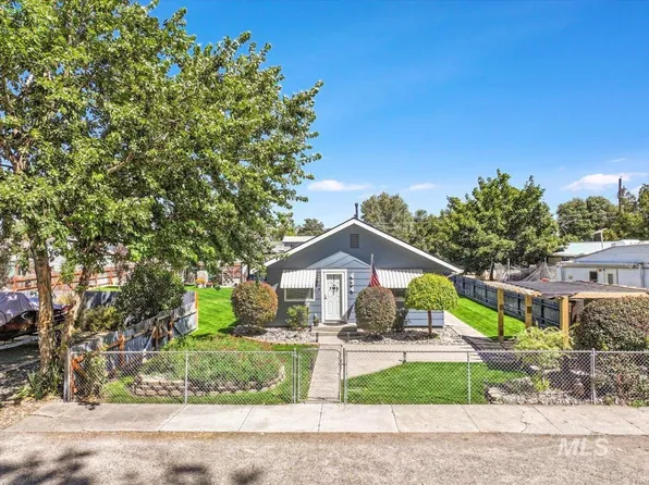 434 Nebraska St, Gooding, ID 83330