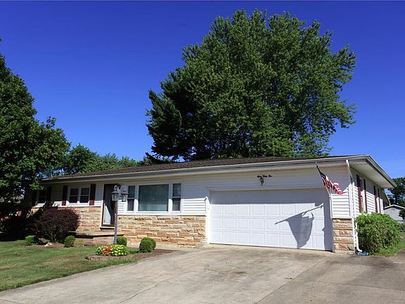 2nd image of 835 Evergreen Ln