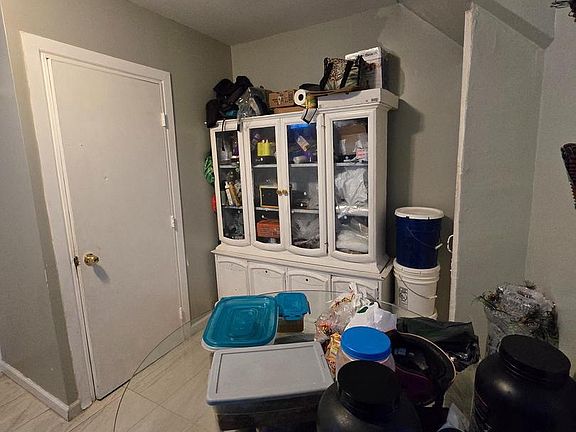 5th image of 993 E Sanger St