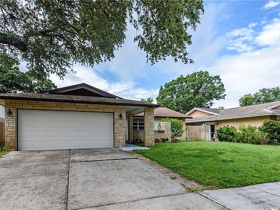 3rd image of 6826 Circlecreek Dr
