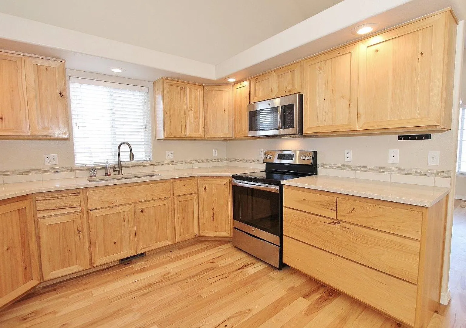 Immaculate Single-Level Home on a Cul-de-Sac — Photo 2