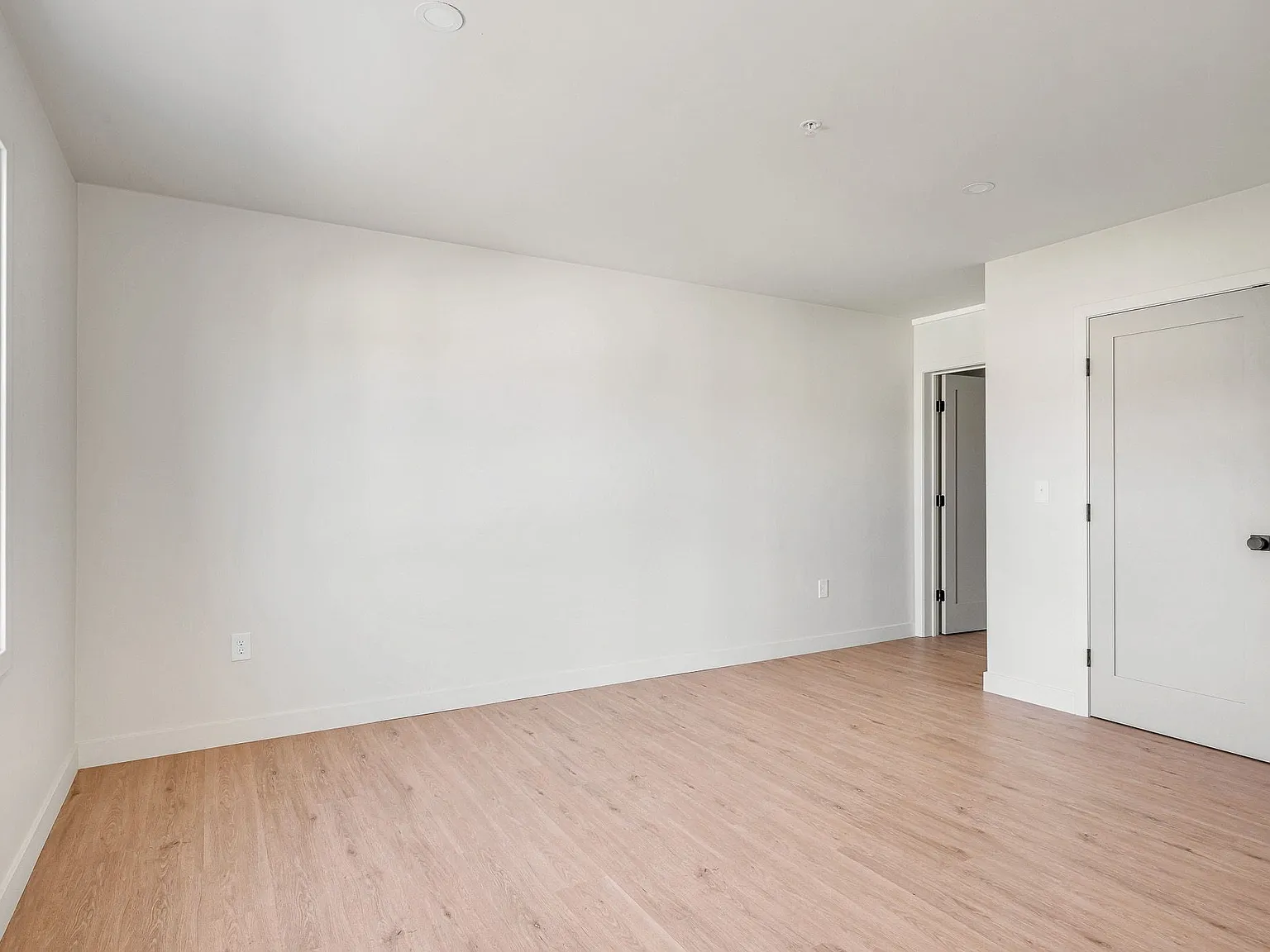 2 bed, 2.0 bath, 953 sqft, $2,450 — Photo 2
