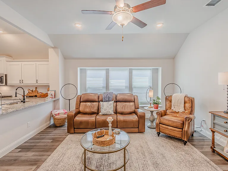 227 Hawthorn Dr — Photo 7