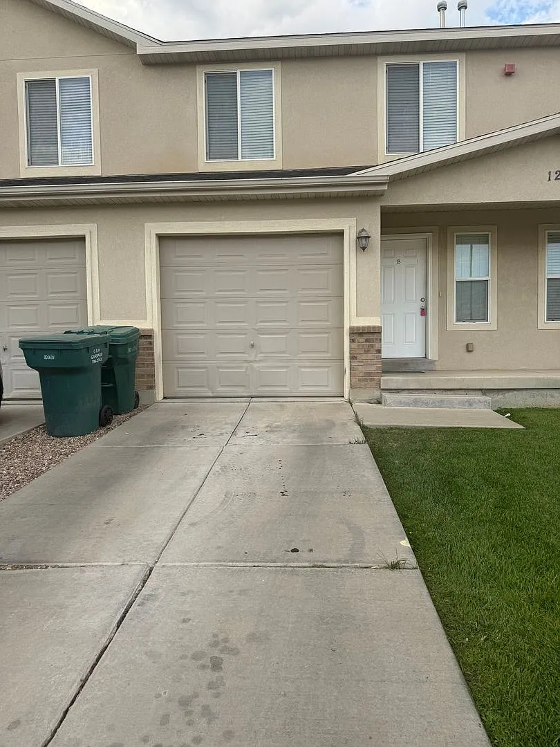 Skypark Townhomes Building 12 — Photo 1
