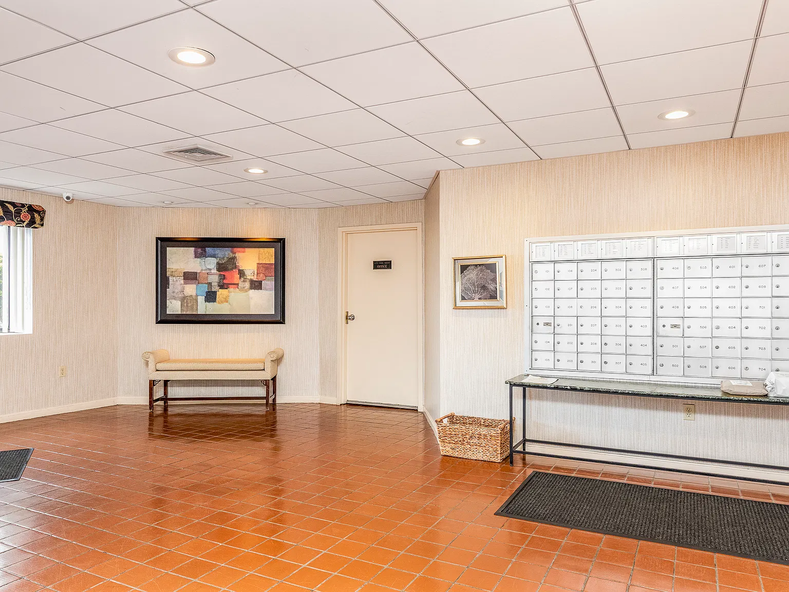 295 Lynn Shore Dr — Photo 3