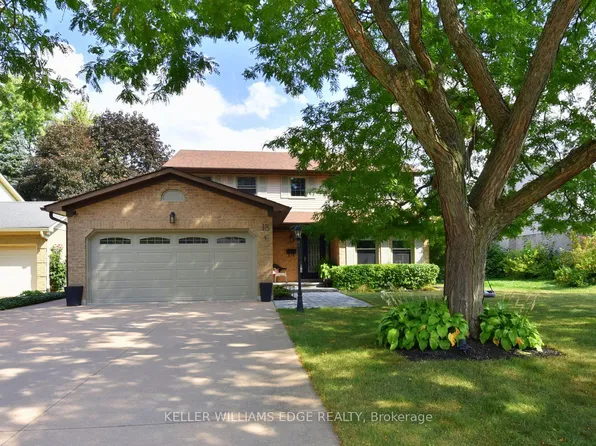18 Charterhouse Cres, Hamilton, ON L9G 4E5