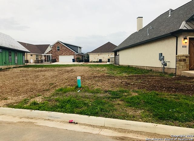 1st image of 942 Gruene Place Dr