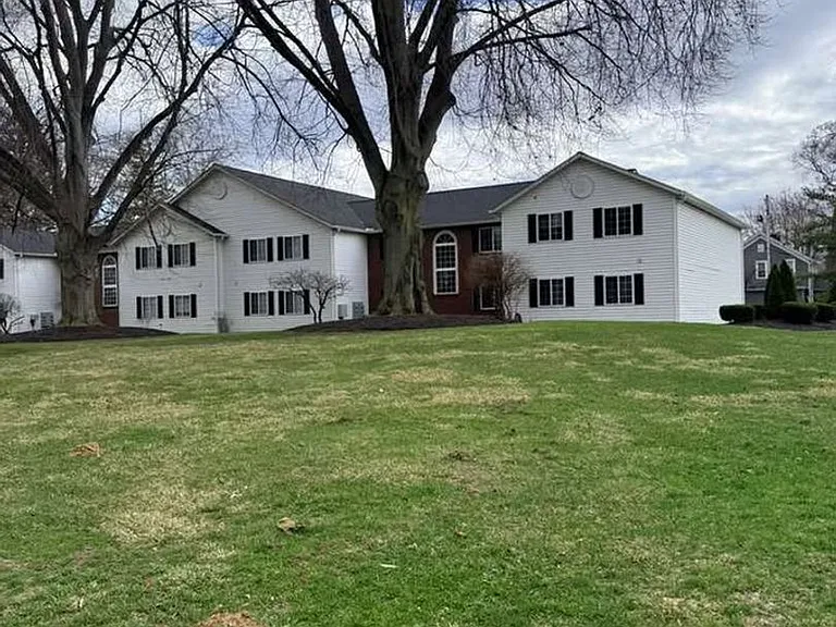 637 Mentor Ave — Photo 2