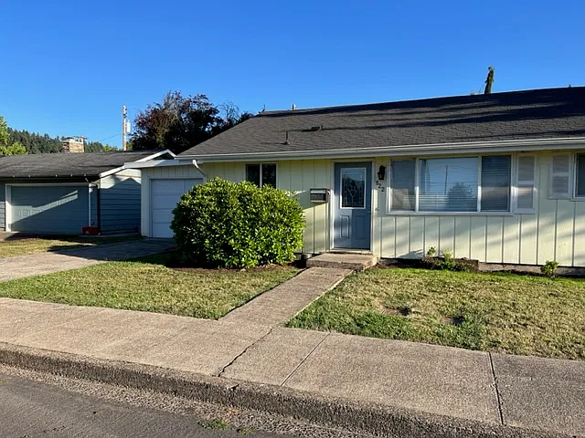 E 38th Ave, Eugene — Photo 1