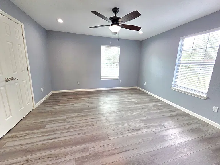 718 Lozano St — Photo 8